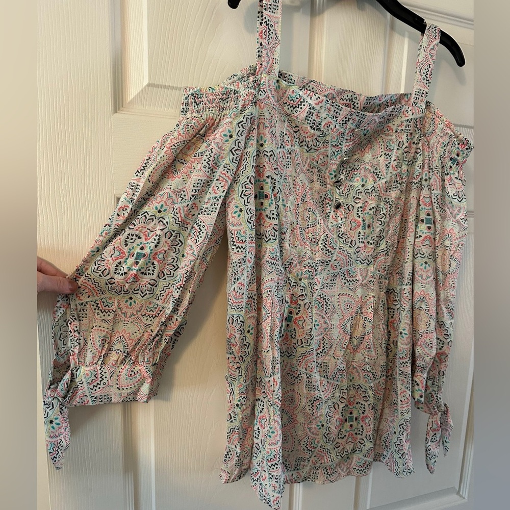 BRAND NEW juniper and lime Patterned Off-Shoulder Women's Top